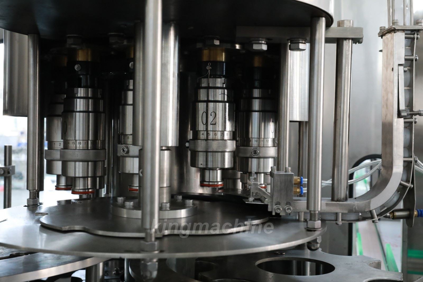 liquid filling machine.jpg